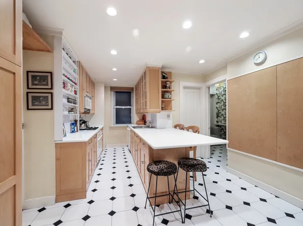485 Park Avenue 1B image 3 of 9