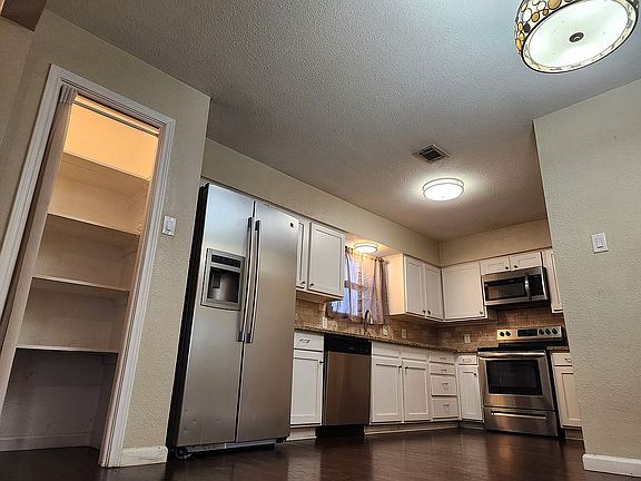 4th image of 2822 Sunny Hill Ln