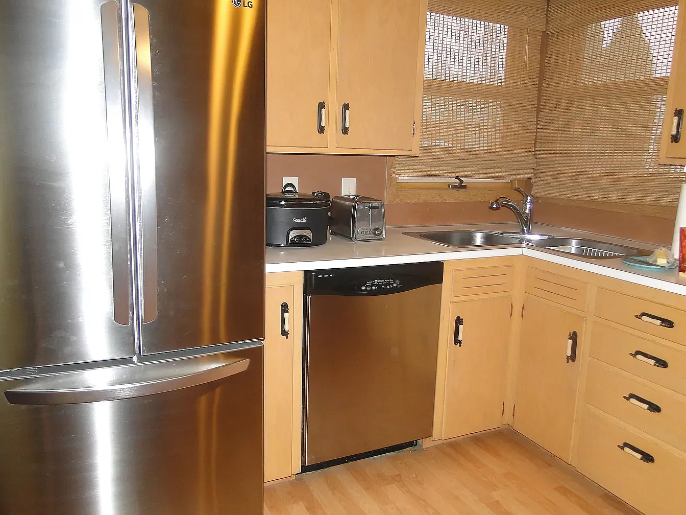 3 bed, 1.5 bath, 2524 sqft, $2,600 — Photo 2