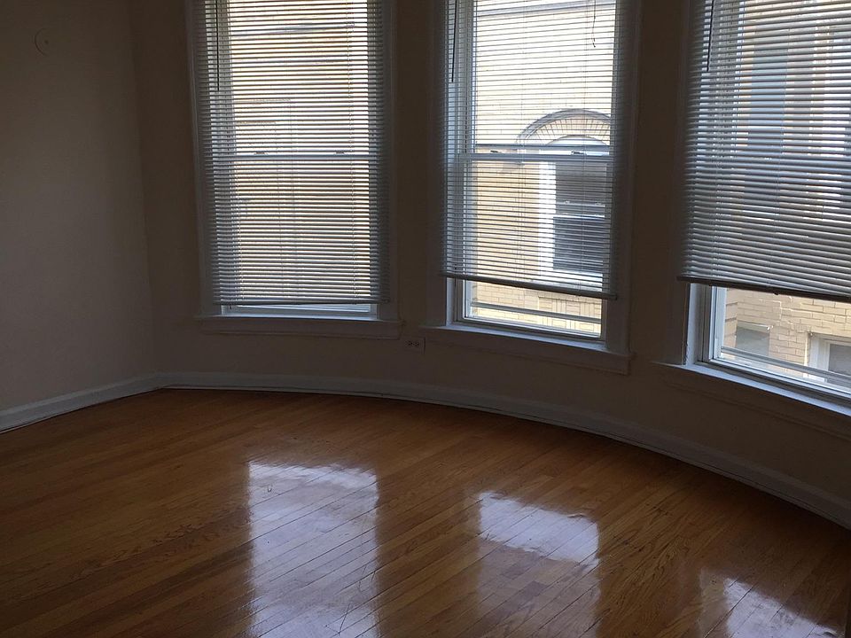 1st image of 2623 W Farragut Ave APT 2
