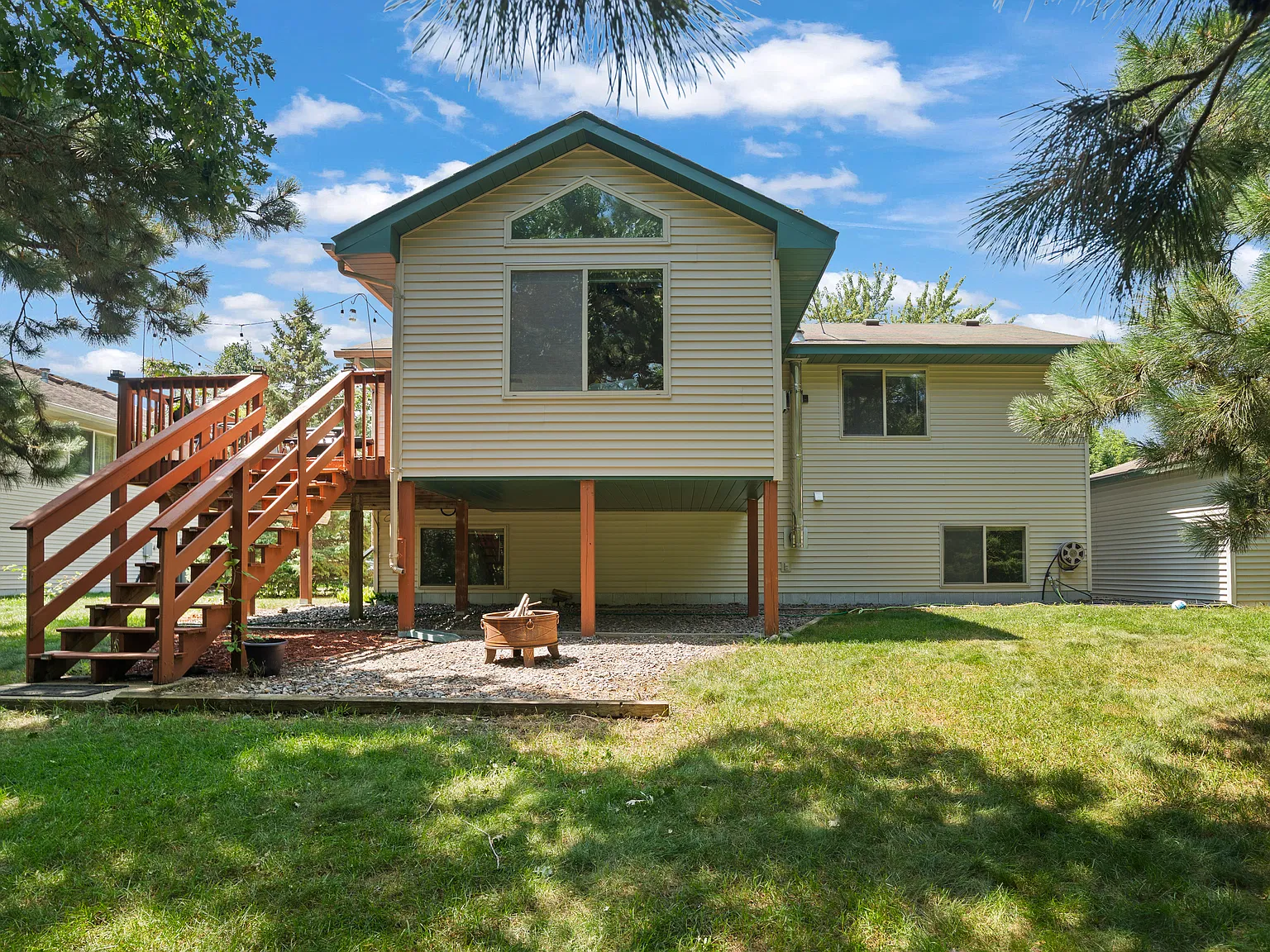 4 bed, 2067 sqft, $2,495 — Photo 2