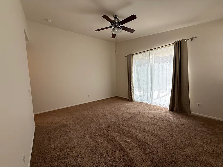 556 Rocking Horse Dr — Photo 13