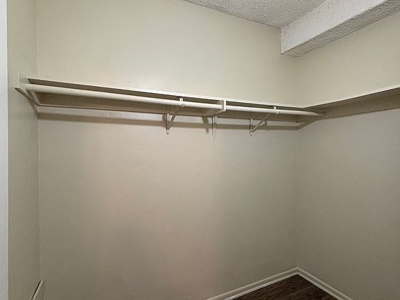 4th image of 915 S Citron St APT 4