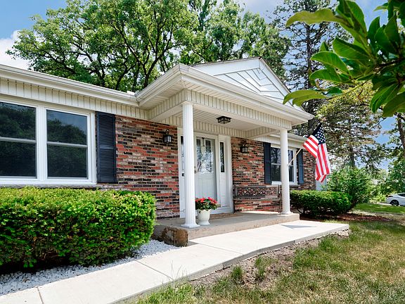 2nd image of 802 N Oakwood Dr