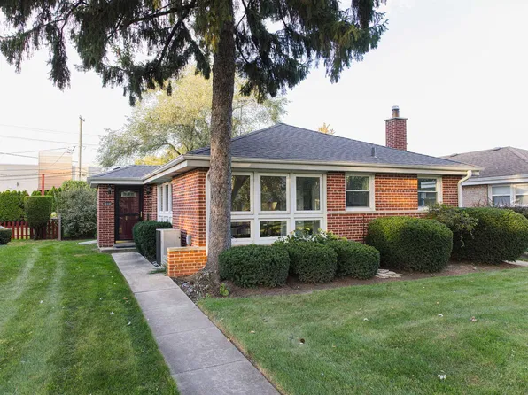 4440 Palma Pl, Skokie, IL 60076