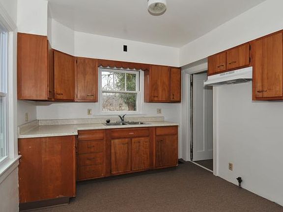 5th image of 120 Grand Ave