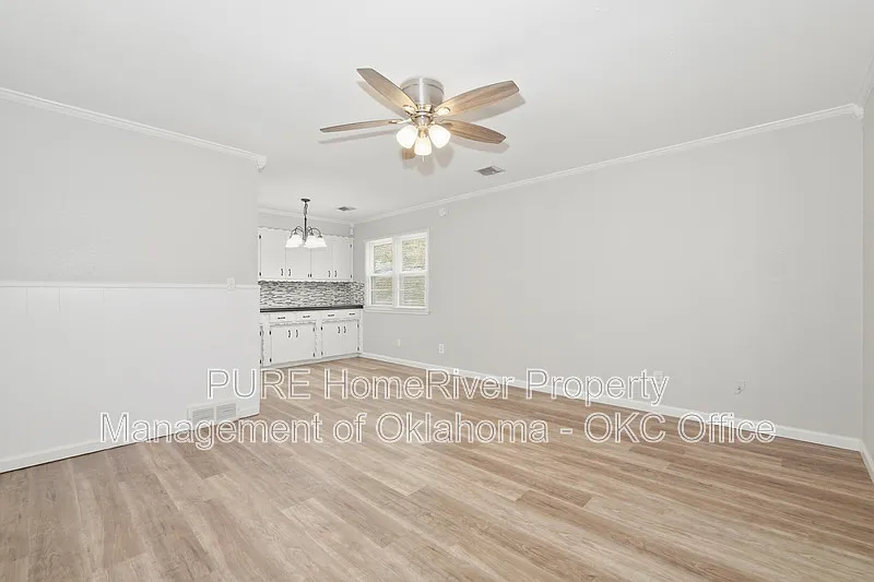 3 bed, 2.0 bath, 1361 sqft, $1,300 — Photo 4