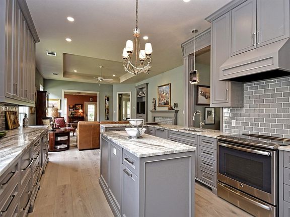 3rd image of 307 The Hills Dr