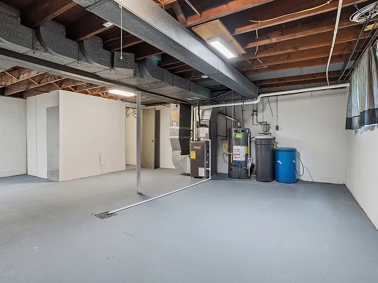 7895 Mark Dr — Photo 30