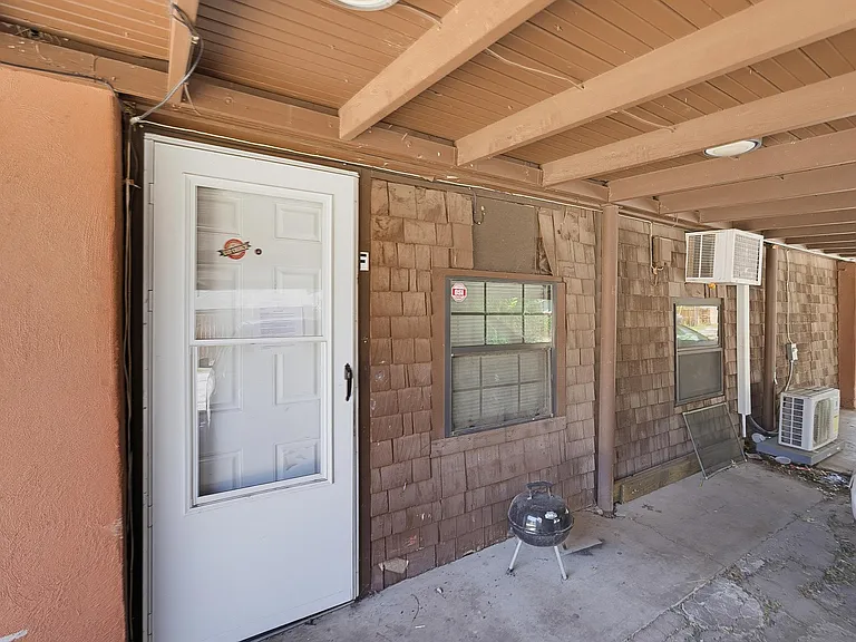 2023 S 5th St #F — Photo 2