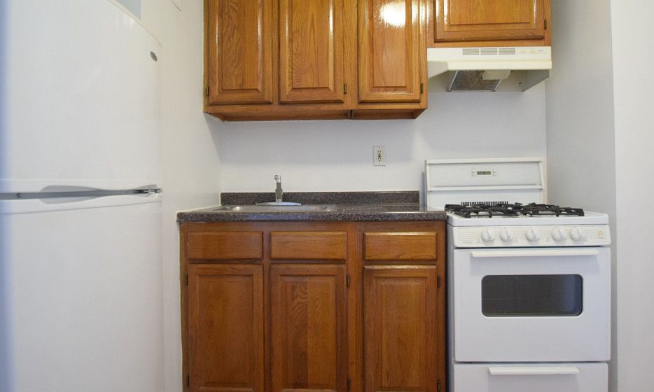 Harbor House - Studio Kitchen - H07-04E