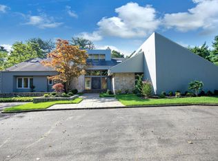 5 Winding Ln, Glen Head, NY 11545