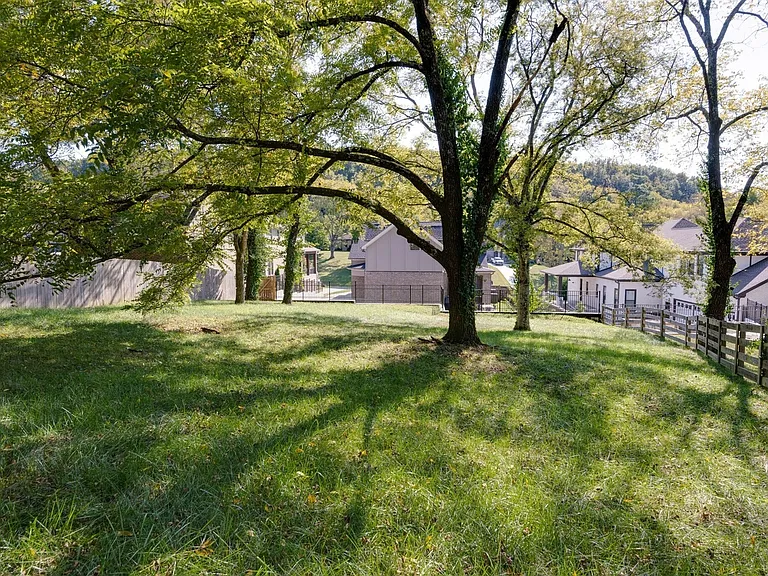 118 Cheekwood Ter — Photo 32