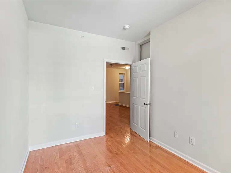1519-21 N 16th St #13 — Photo 9