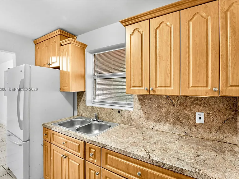 1305 W 53rd St #420 — Photo 10