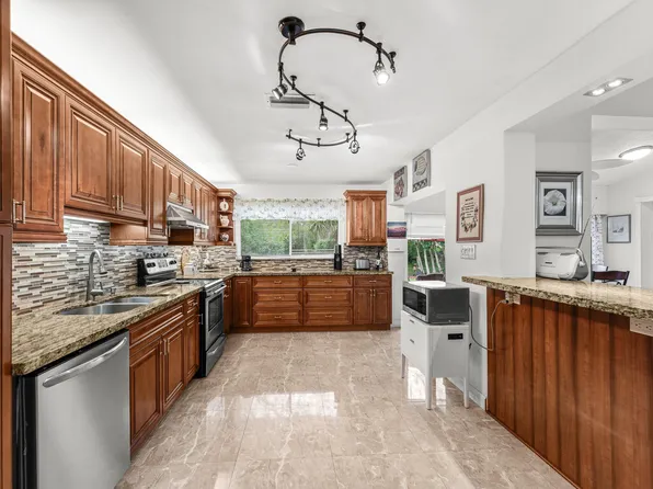 6989 Quince Lane, Lake Worth, FL 33467