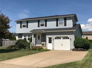 6453 Trillium Ct, Lake View, NY 14085