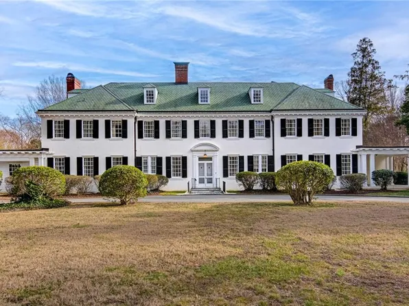 2900 Country Club Rd, Winston Salem, NC 27104