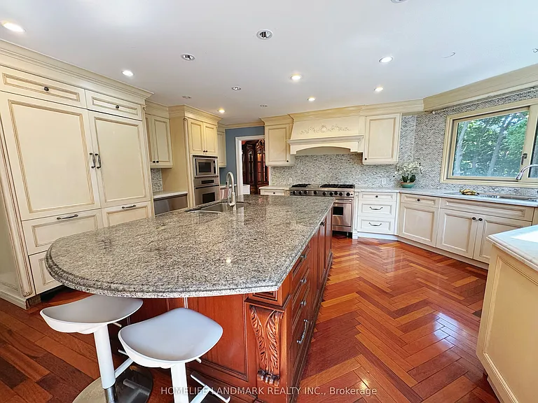 2415 Jarvis St #B4 — Photo 8