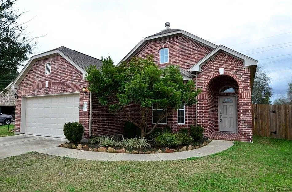 Photo 1 of 28 - 9942 Taylor Springs Ln - Tomball, TX Primary Photo - 9942 Taylor Springs Ln