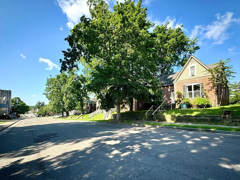 337 N Ellis St — Photo 35