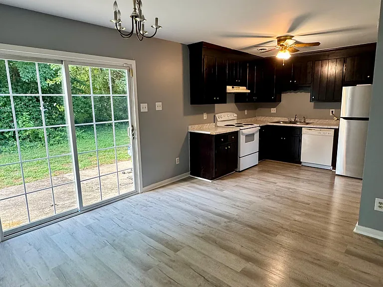 222 Knightsmanor Ct — Photo 5