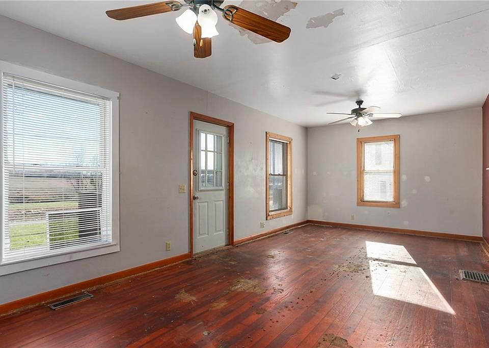 412 1st St, Ferrelview, MO 64163 Zillow