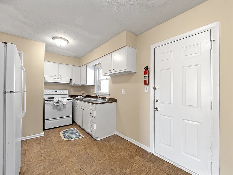 Lots of Cabinet Space
