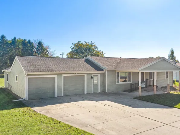 S9986 Rodney St, Prairie Du Sac, WI 53578