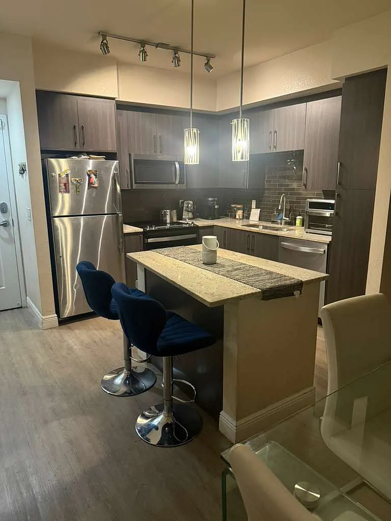 2 bed, 1080 sqft, $4,200 — Photo 2