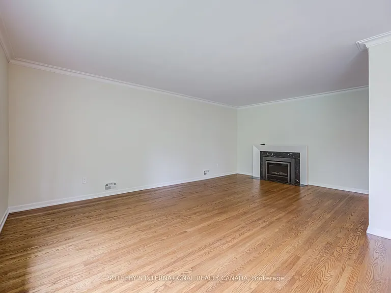 25 Abinger Cres — Photo 11