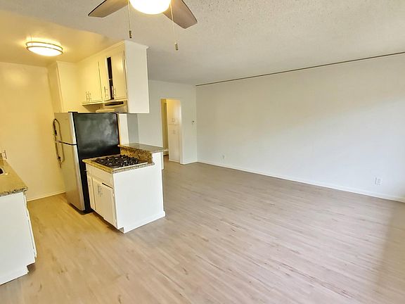 5th image of 11657 Iowa Ave #209