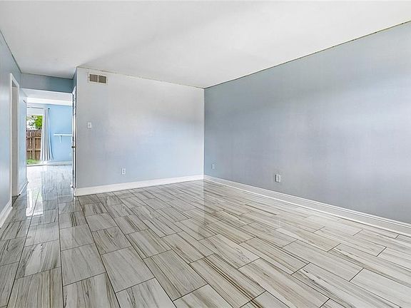 3rd image of 3707-11 Stefano St