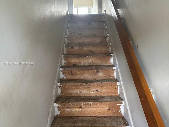 3rd image of 245 NW 109th Ave APT 211