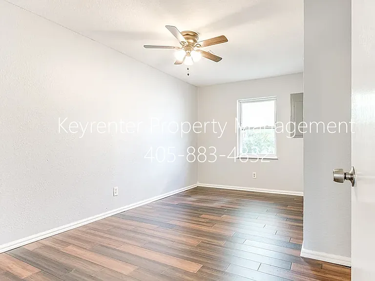 3615 SW 12th St — Photo 16