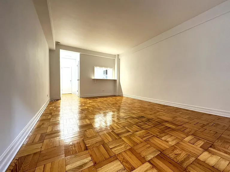 240 E 46th St #6C — Photo 3