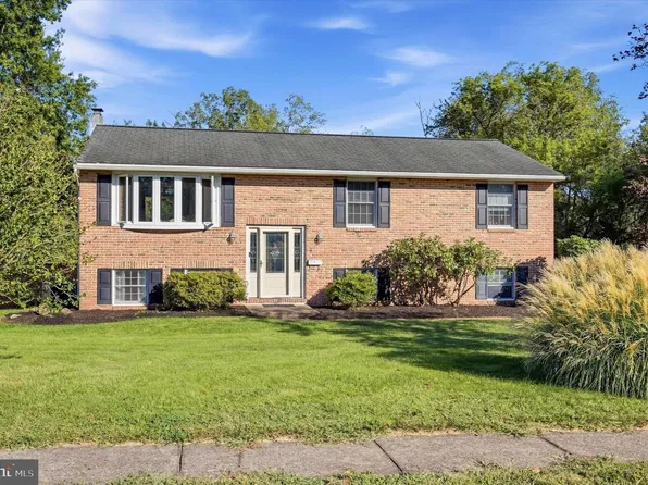 4 Aspen Ct, Douglassville, PA 19518