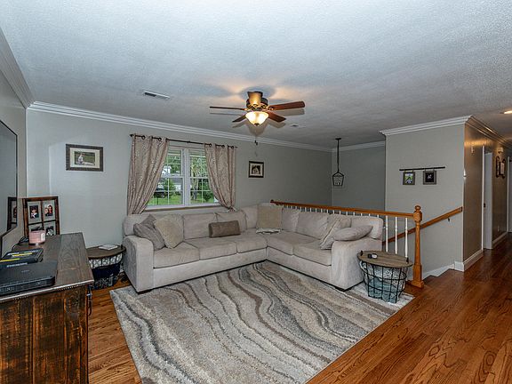 5th image of 7744 Luscombe Dr
