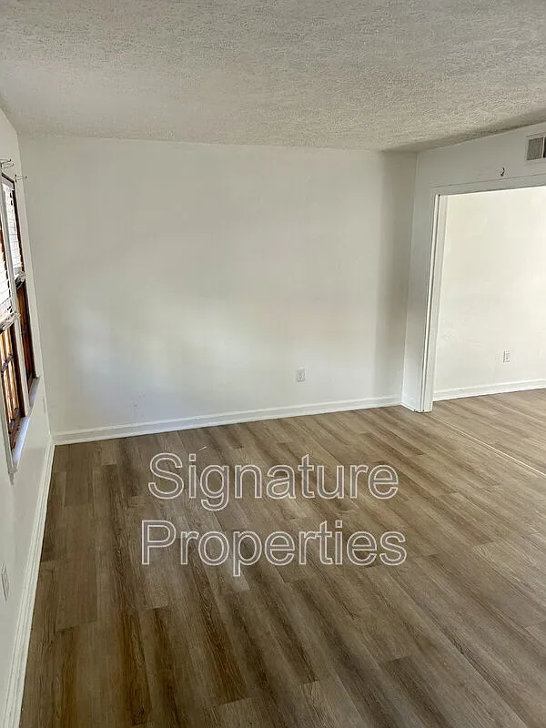 2 bed, 1.5 bath, $875 — Photo 2