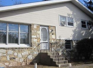 127 County Line Rd, Huntingdon Valley, PA 19006