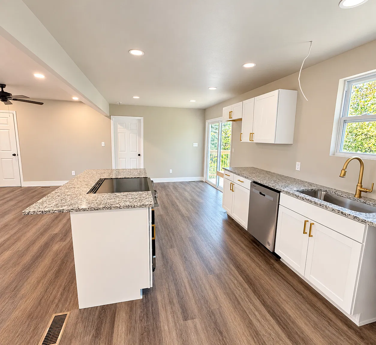 3 bed, 2.0 bath, 1400 sqft, $2,150 — Photo 3