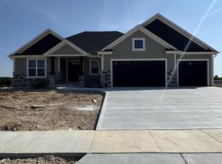 456 Sandstone St, Slinger, WI 53086