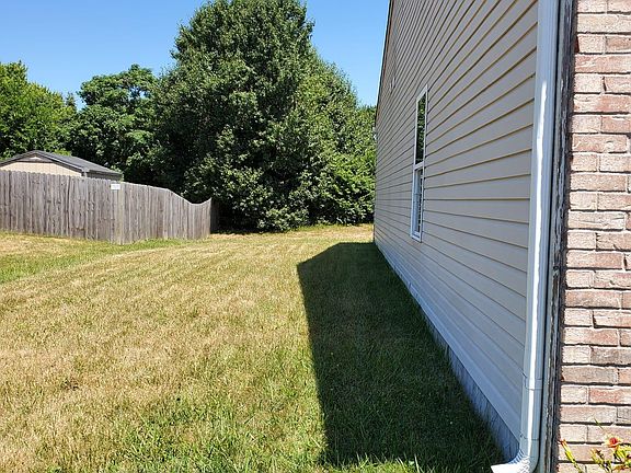3rd image of 660 Grassy Bend Dr