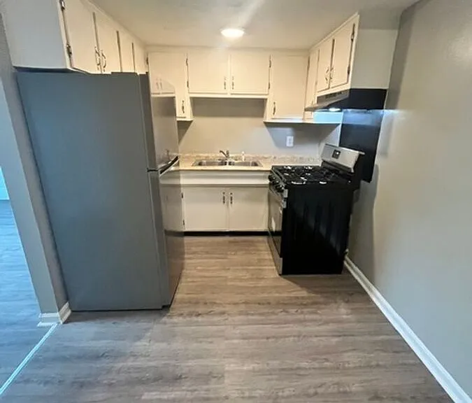 2066 Fairmont Ct #9 — Photo 2