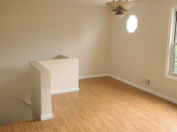 4th image of 2067 Cicero Ave #1