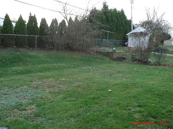 4th image of 9521 Northeast Ave