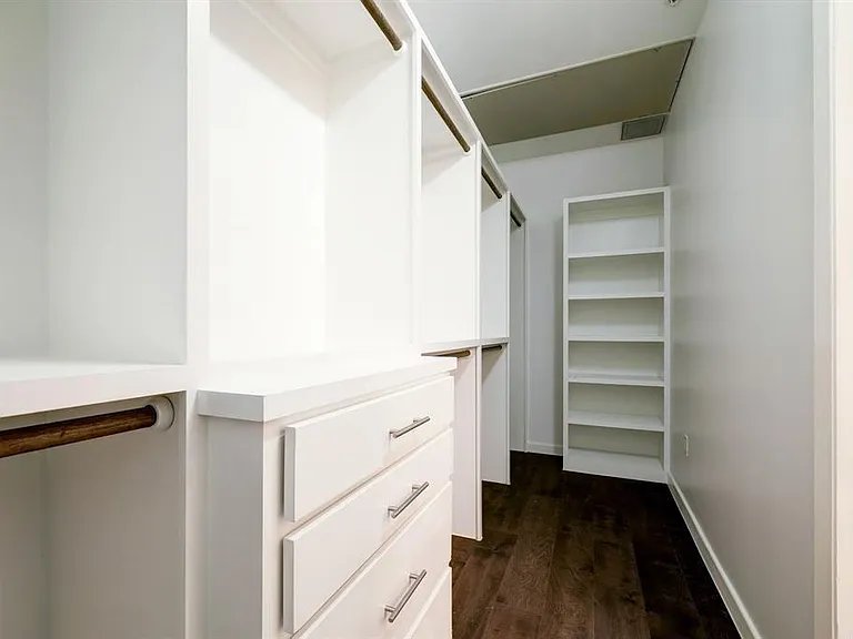 4820 Caroline St #404 — Photo 12