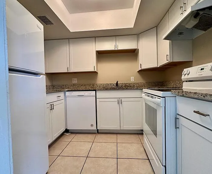 1830 Maravilla Ave #321 — Photo 8