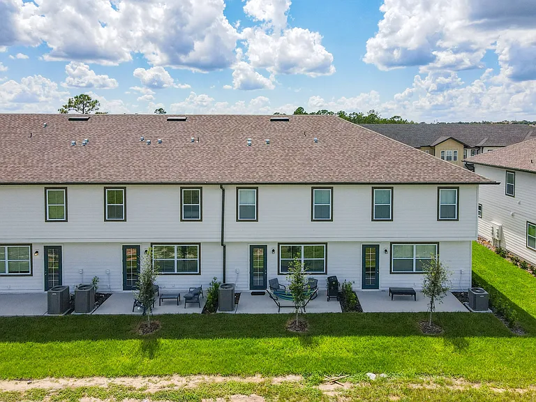 1055 Plantation Ln — Photo 12
