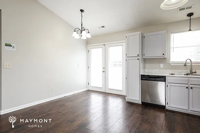 3 bed, 2.0 bath, 1147 sqft, $1,690 — Photo 4